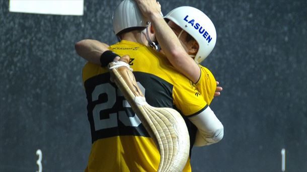 Barandika and Lopez beat Erkiaga and Basque and advance to the final of the Jai Alai League.