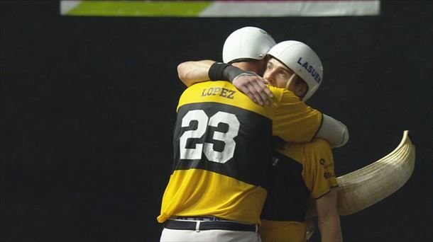 Barandika and Lopez are proclaimed champions after a great three-set final in the Jai Alai League