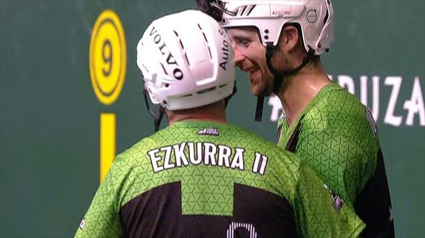 Ezkurra II et Juanenea ont réalisé un triomphe qui semblait presque impossible, et joueront la demi-finale d'"Erremontari".