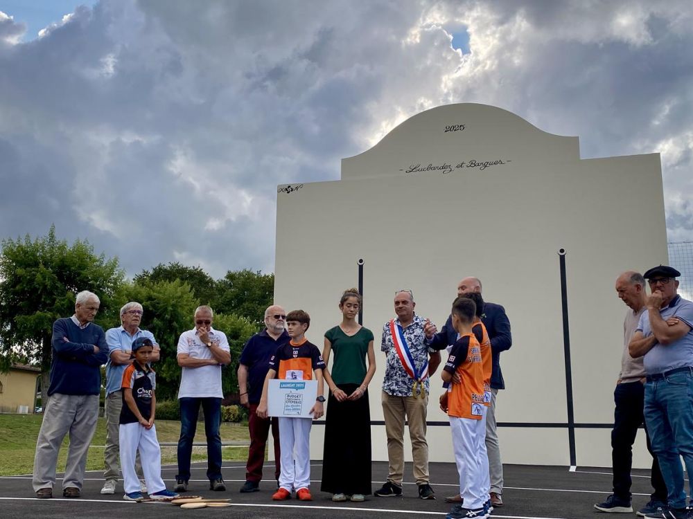 "Las buenas ideas no tienen edad": cerca del Mont-de-Marsan, los niños construyen un frontón vasco