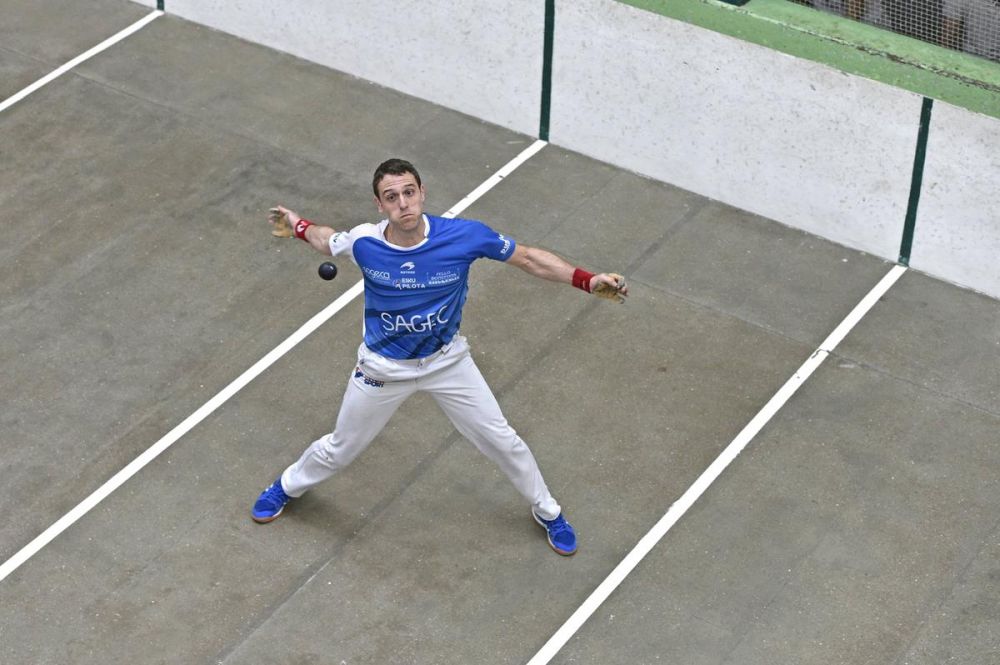 Pelota vasca: los jóvenes en la línea de fuego en Mauléon