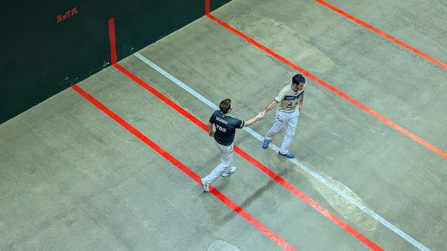 Pelota a mano alzada: Larralde contra Ducassou en la final del Super Prestigio
