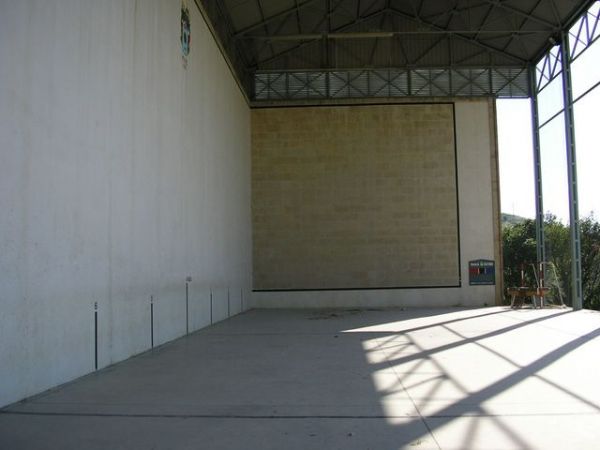 31191 Navarra Spain (Calle San Miguel 11) Left walled