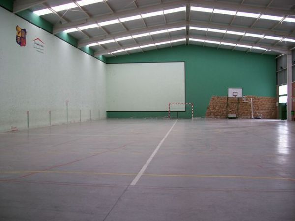 31192 Mutilva Baja, Navarra Spain (Calle B 1A) Left walled fronton 1561